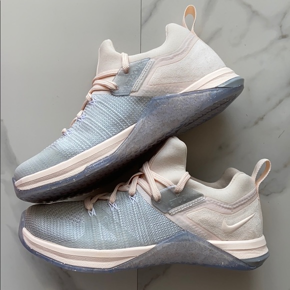 NWT Nike Metcon flyknit 3 metallic - Picture 4 of 8